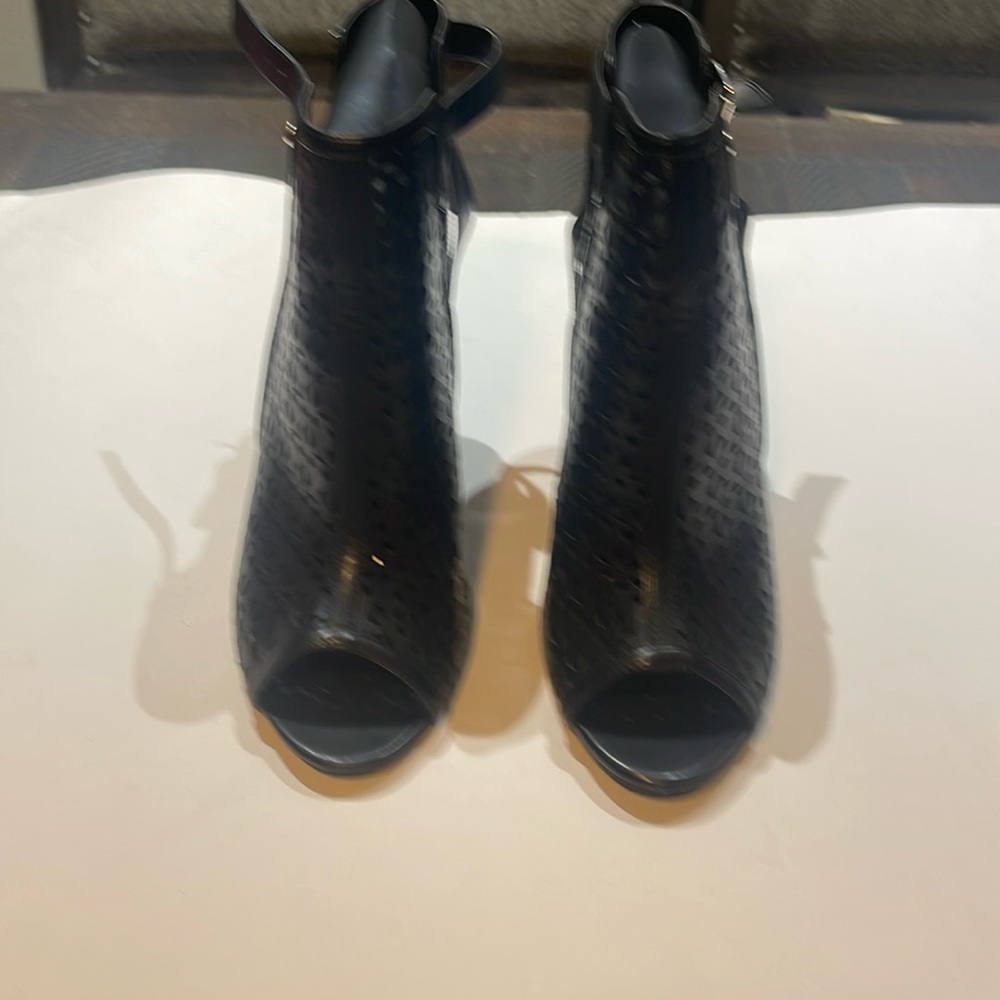GUESS PEEP TOE